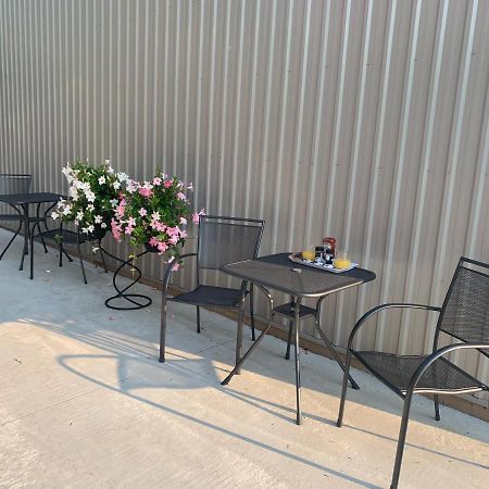 Woodslee Bed And Breakfast Belle River Екстер'єр фото
